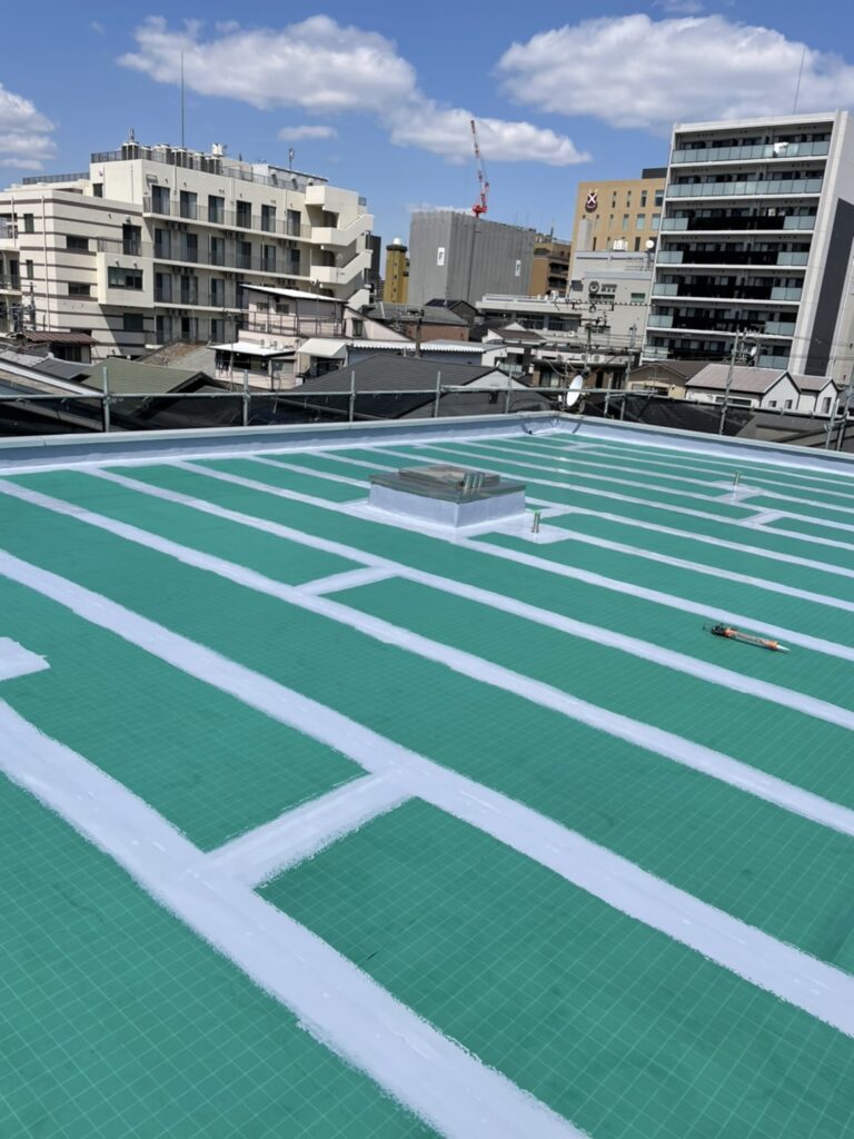 高槻市ビル屋上防水工事 通気緩衝マットジョイント部処理