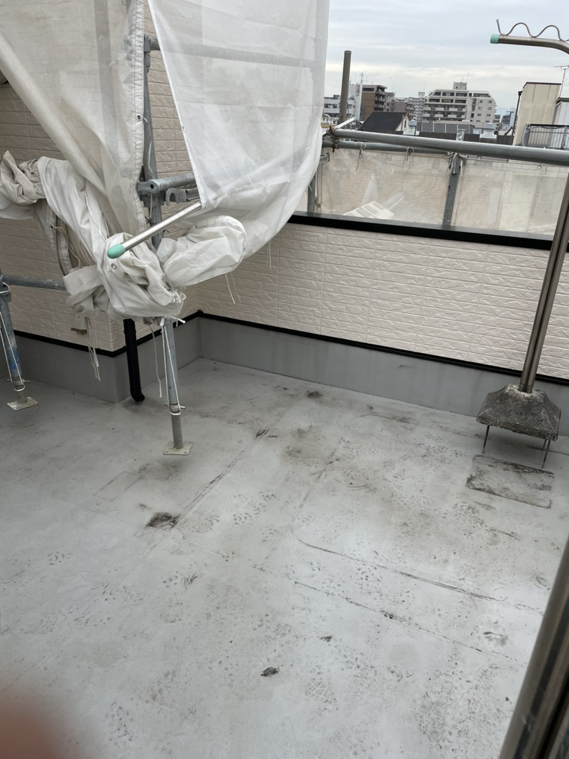 寝屋川市ヘーベルハウスバルコニーウレタン防水施工工事　施工前