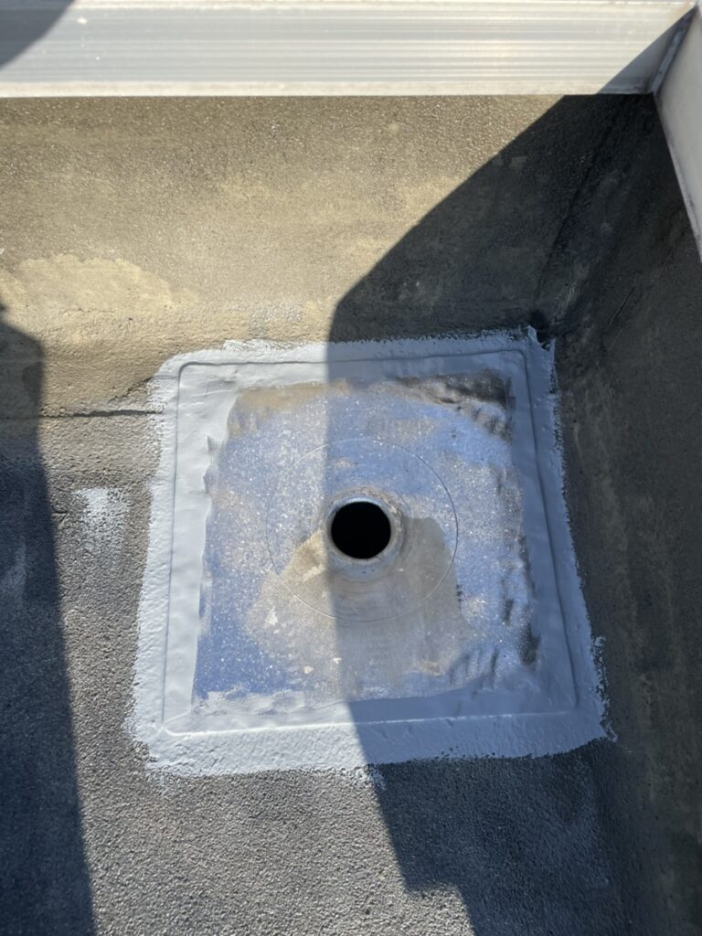 高槻市ビル屋上防水工事 防水鉛型排水ドレン設置