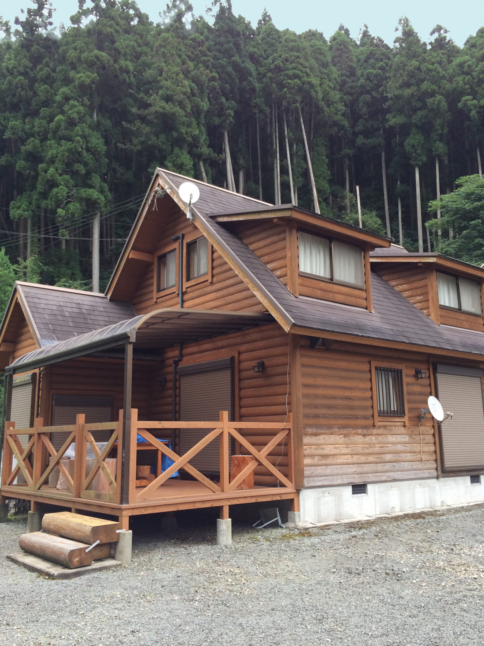 岸和田市ログハウス防腐剤入りキシラデコール塗装工事　施工前
